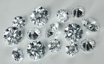 钻石净度评级以多少倍放大为标准？