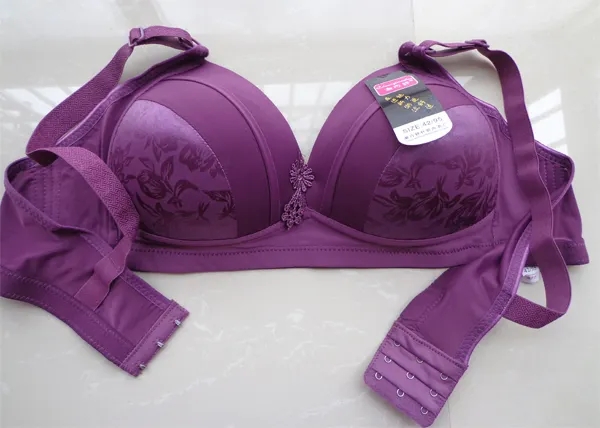 美女的紫色胸罩代表什么？