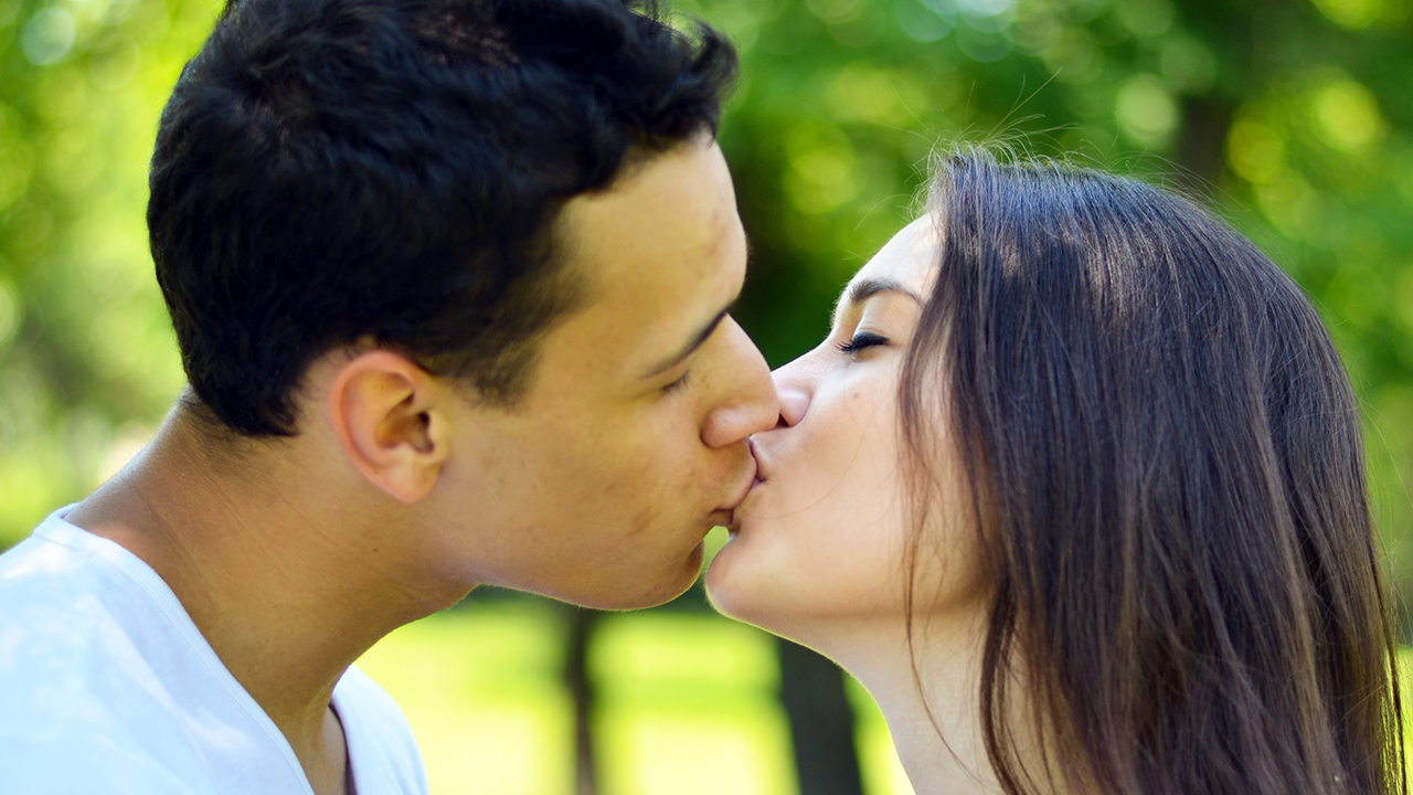 女生接吻有什么回应技巧？