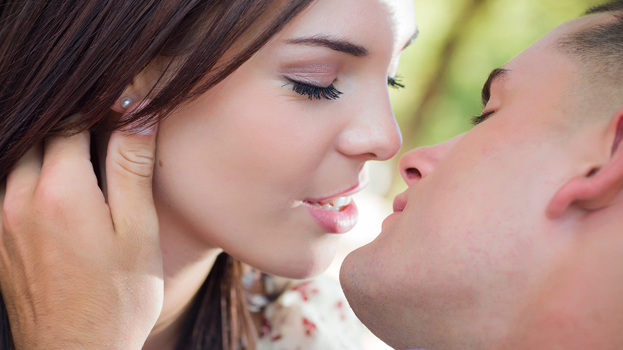 情侣接吻没感觉是什么原因？