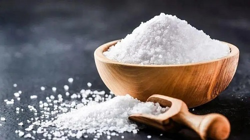 盐吃多了会怎么样 吃盐吃多了有哪些健康风险